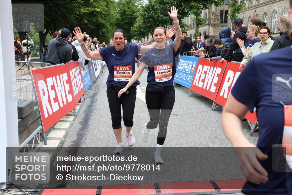 14.06.2026 - REWE Women's Run Strokosch-Dieckow http://msf.ph/oto/9778014 14.06.2026 11:04:08 Ziel 5017, 5195, 5204, 5551, 5637, 5638, 5684, 5876, 5893, 6042, 6047 meine-sportfotos.de