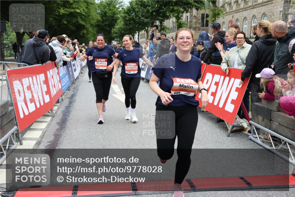 14.06.2026 - REWE Women's Run Strokosch-Dieckow http://msf.ph/oto/9778028 14.06.2026 11:04:07 Ziel 5195, 5204, 5551, 5637, 5638, 5684, 5876, 5893, 6042 meine-sportfotos.de