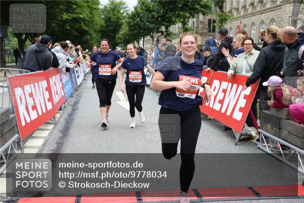 14.06.2026 - REWE Women's Run Strokosch-Dieckow http://msf.ph/oto/9778034 14.06.2026 11:04:07 Ziel 5195, 5204, 5551, 5637, 5638, 5684, 5876, 5893, 6042 meine-sportfotos.de