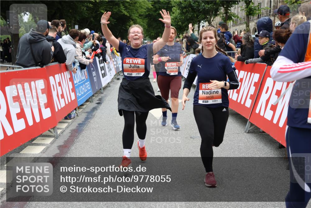 14.06.2026 - REWE Women's Run Strokosch-Dieckow http://msf.ph/oto/9778055 14.06.2026 11:04:04 Ziel 5195, 5204, 5551, 5637, 5638, 5684, 5893, 5951 meine-sportfotos.de