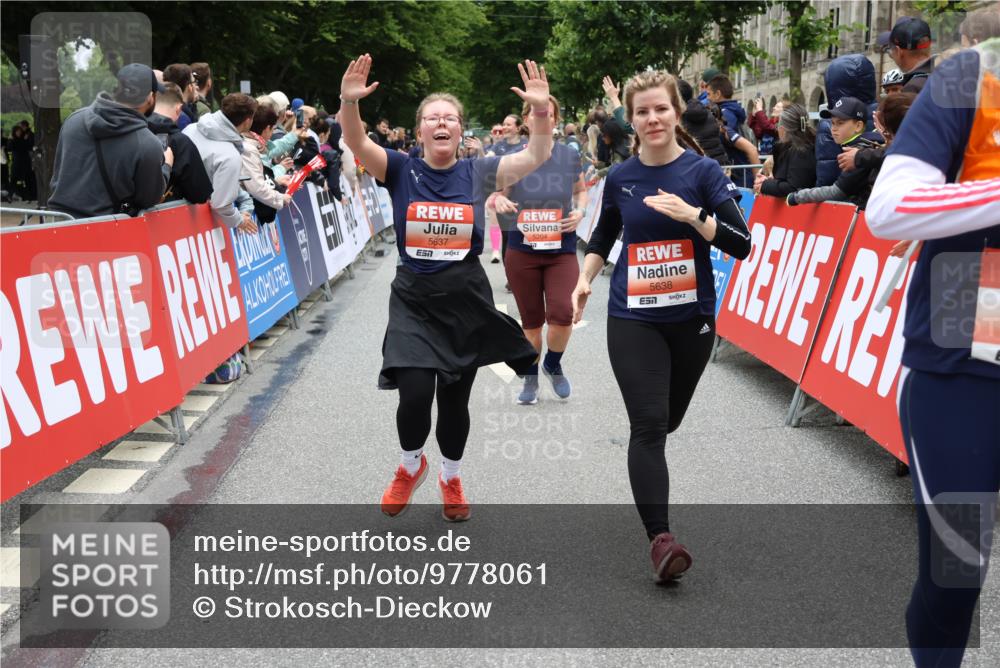 14.06.2026 - REWE Women's Run Strokosch-Dieckow http://msf.ph/oto/9778061 14.06.2026 11:04:04 Ziel 5195, 5204, 5551, 5637, 5638, 5684, 5893, 5951 meine-sportfotos.de
