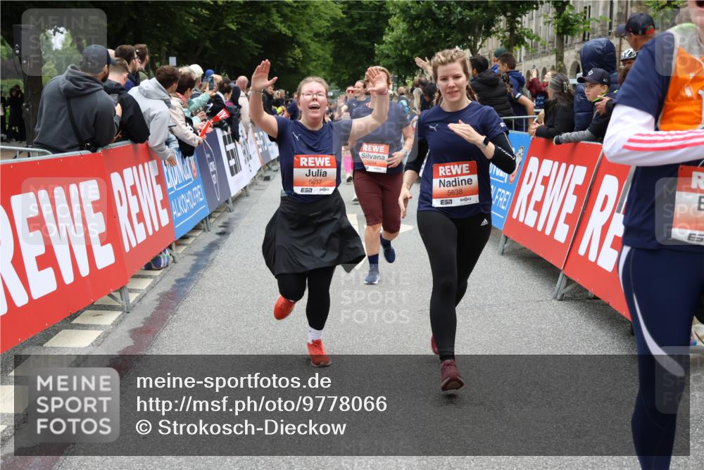 14.06.2026 - REWE Women's Run Strokosch-Dieckow http://msf.ph/oto/9778066 14.06.2026 11:04:04 Ziel 5195, 5204, 5551, 5637, 5638, 5684, 5893, 5951 meine-sportfotos.de