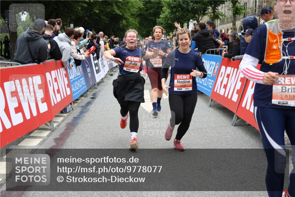 14.06.2026 - REWE Women's Run Strokosch-Dieckow http://msf.ph/oto/9778077 14.06.2026 11:04:04 Ziel 5195, 5204, 5551, 5637, 5638, 5684, 5893, 5951 meine-sportfotos.de