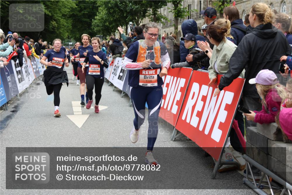 14.06.2026 - REWE Women's Run Strokosch-Dieckow http://msf.ph/oto/9778082 14.06.2026 11:04:03 Ziel 5195, 5204, 5551, 5637, 5638, 5951 meine-sportfotos.de