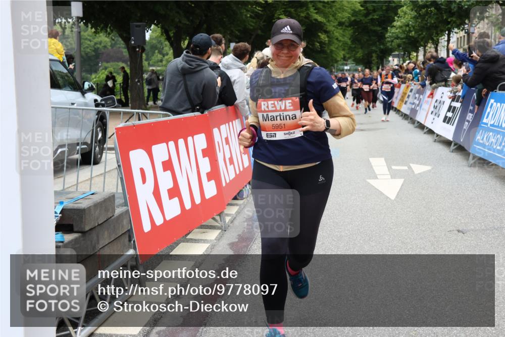 14.06.2026 - REWE Women's Run Strokosch-Dieckow http://msf.ph/oto/9778097 14.06.2026 11:03:56 Ziel 5030, 5457, 5660, 5951 meine-sportfotos.de