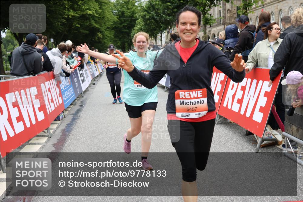 14.06.2026 - REWE Women's Run Strokosch-Dieckow http://msf.ph/oto/9778133 14.06.2026 11:03:54 Ziel 5030, 5297, 5457, 5660, 5951 meine-sportfotos.de