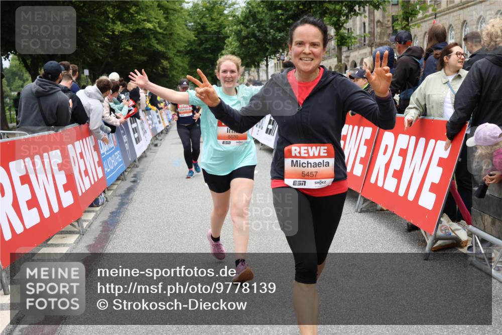 14.06.2026 - REWE Women's Run Strokosch-Dieckow http://msf.ph/oto/9778139 14.06.2026 11:03:54 Ziel 5030, 5297, 5457, 5660, 5951 meine-sportfotos.de