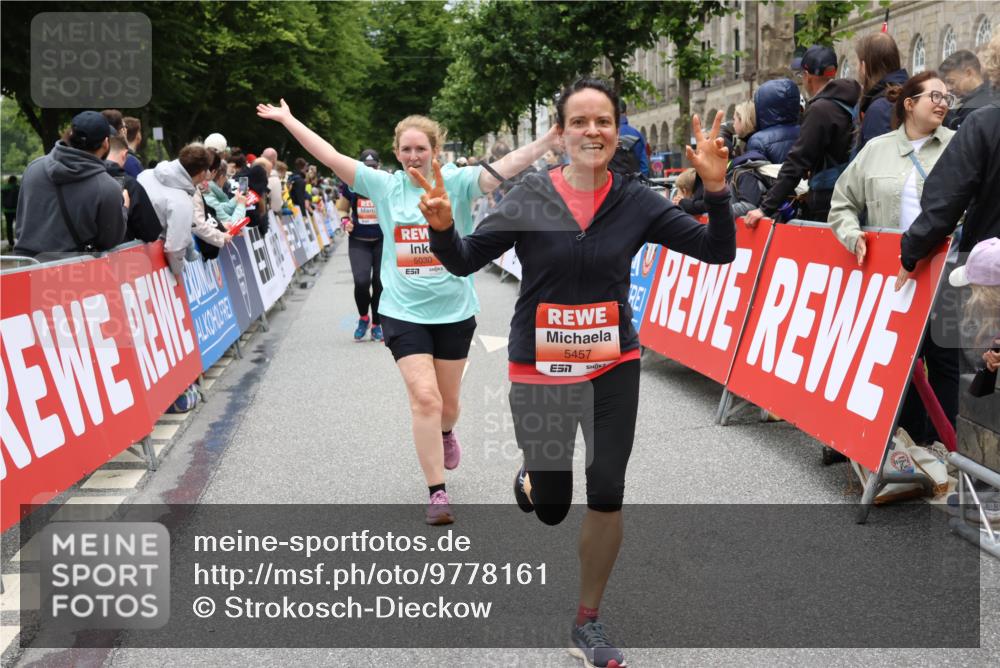 14.06.2026 - REWE Women's Run Strokosch-Dieckow http://msf.ph/oto/9778161 14.06.2026 11:03:53 Ziel 5030, 5297, 5457, 5660, 5951 meine-sportfotos.de