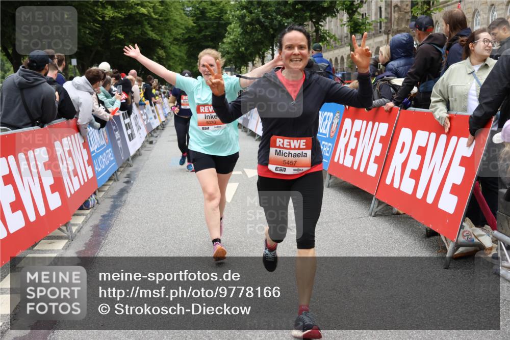 14.06.2026 - REWE Women's Run Strokosch-Dieckow http://msf.ph/oto/9778166 14.06.2026 11:03:53 Ziel 5030, 5297, 5457, 5660, 5951 meine-sportfotos.de