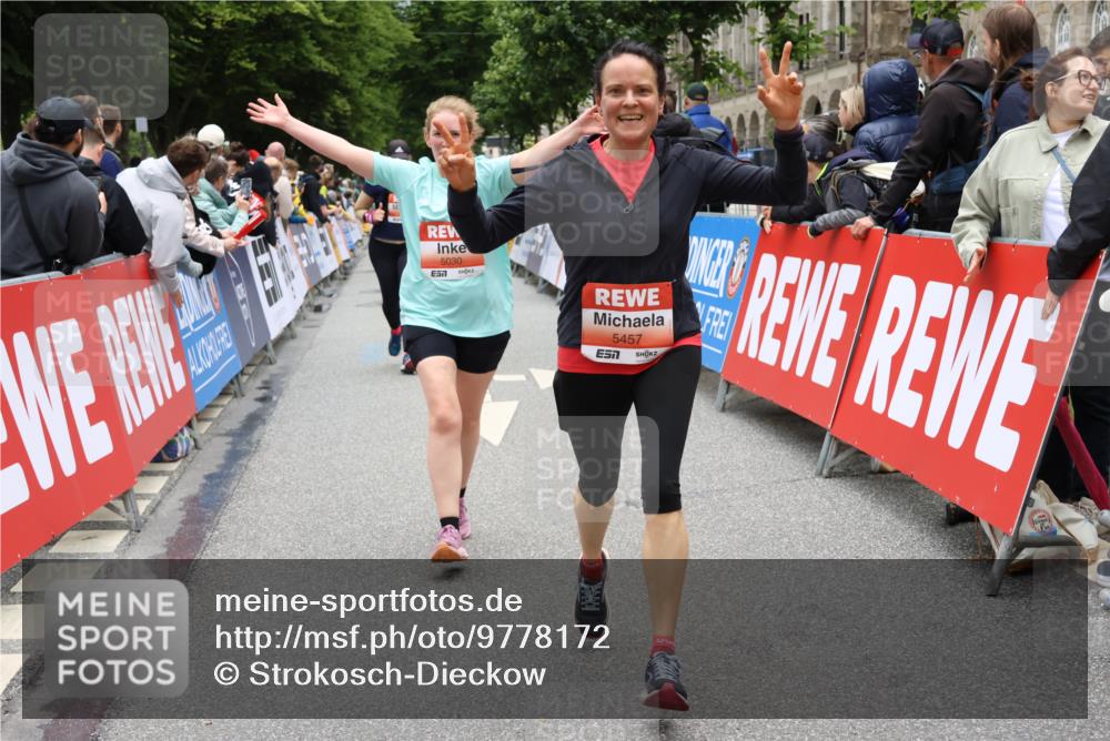 14.06.2026 - REWE Women's Run Strokosch-Dieckow http://msf.ph/oto/9778172 14.06.2026 11:03:53 Ziel 5030, 5297, 5457, 5660, 5951 meine-sportfotos.de