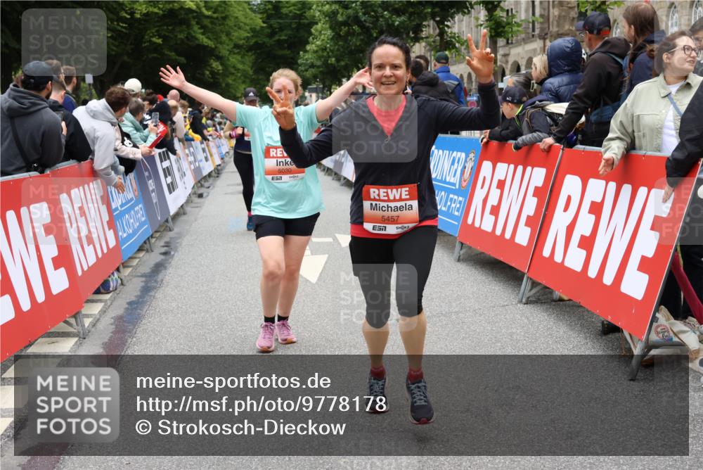 14.06.2026 - REWE Women's Run Strokosch-Dieckow http://msf.ph/oto/9778178 14.06.2026 11:03:53 Ziel 5030, 5297, 5457, 5660, 5951 meine-sportfotos.de
