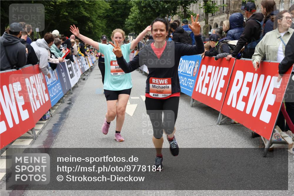 14.06.2026 - REWE Women's Run Strokosch-Dieckow http://msf.ph/oto/9778184 14.06.2026 11:03:53 Ziel 5030, 5297, 5457, 5660, 5951 meine-sportfotos.de