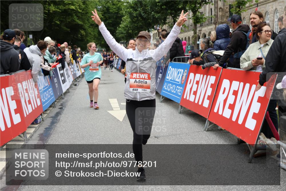 14.06.2026 - REWE Women's Run Strokosch-Dieckow http://msf.ph/oto/9778201 14.06.2026 11:03:51 Ziel 5030, 5297, 5457, 5660, 5823 meine-sportfotos.de