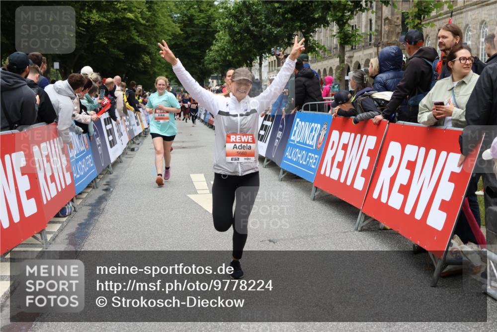 14.06.2026 - REWE Women's Run Strokosch-Dieckow http://msf.ph/oto/9778224 14.06.2026 11:03:51 Ziel 5030, 5297, 5457, 5660, 5823 meine-sportfotos.de