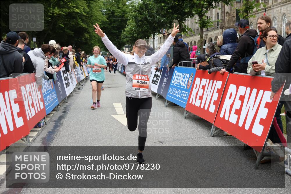 14.06.2026 - REWE Women's Run Strokosch-Dieckow http://msf.ph/oto/9778230 14.06.2026 11:03:51 Ziel 5030, 5297, 5457, 5660, 5823 meine-sportfotos.de