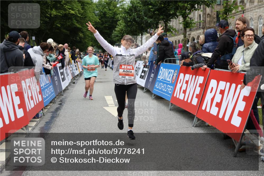 14.06.2026 - REWE Women's Run Strokosch-Dieckow http://msf.ph/oto/9778241 14.06.2026 11:03:51 Ziel 5030, 5297, 5457, 5660, 5823 meine-sportfotos.de