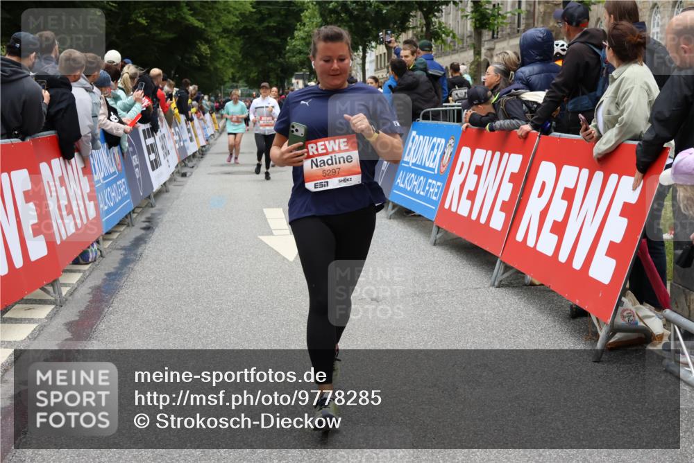 14.06.2026 - REWE Women's Run Strokosch-Dieckow http://msf.ph/oto/9778285 14.06.2026 11:03:47 Ziel 5137, 5297, 5454, 5823 meine-sportfotos.de