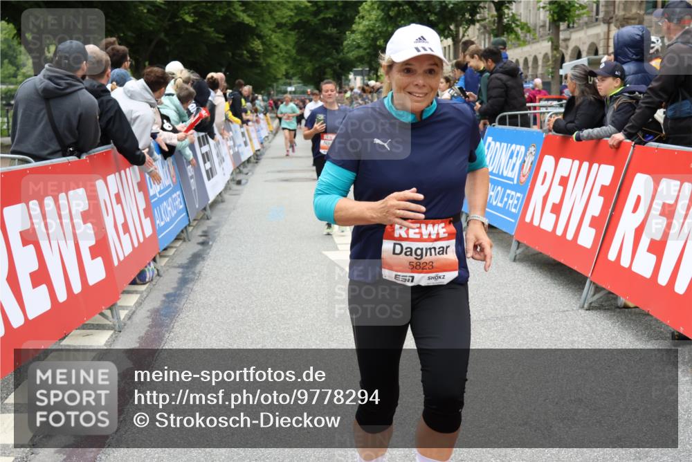 14.06.2026 - REWE Women's Run Strokosch-Dieckow http://msf.ph/oto/9778294 14.06.2026 11:03:44 Ziel 5137, 5167, 5297, 5356, 5454, 5823, 5885, 5914, 6009 meine-sportfotos.de