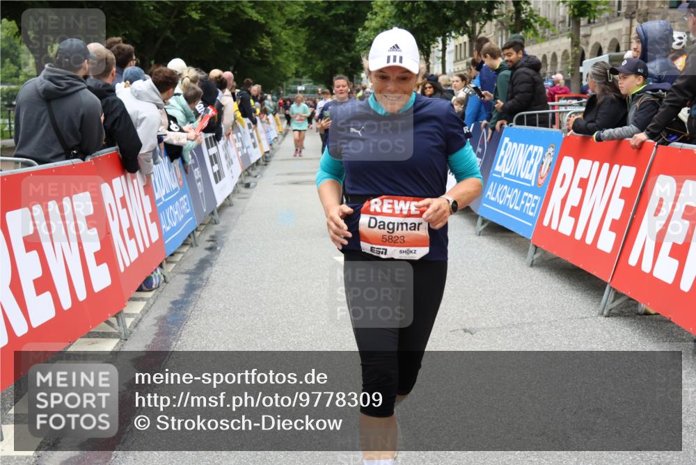 14.06.2026 - REWE Women's Run Strokosch-Dieckow http://msf.ph/oto/9778309 14.06.2026 11:03:44 Ziel 5137, 5167, 5297, 5356, 5454, 5823, 5885, 5914, 6009 meine-sportfotos.de