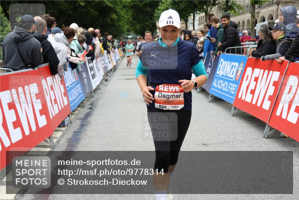 14.06.2026 - REWE Women's Run Strokosch-Dieckow http://msf.ph/oto/9778314 14.06.2026 11:03:44 Ziel 5137, 5167, 5297, 5356, 5454, 5823, 5885, 5914, 6009 meine-sportfotos.de