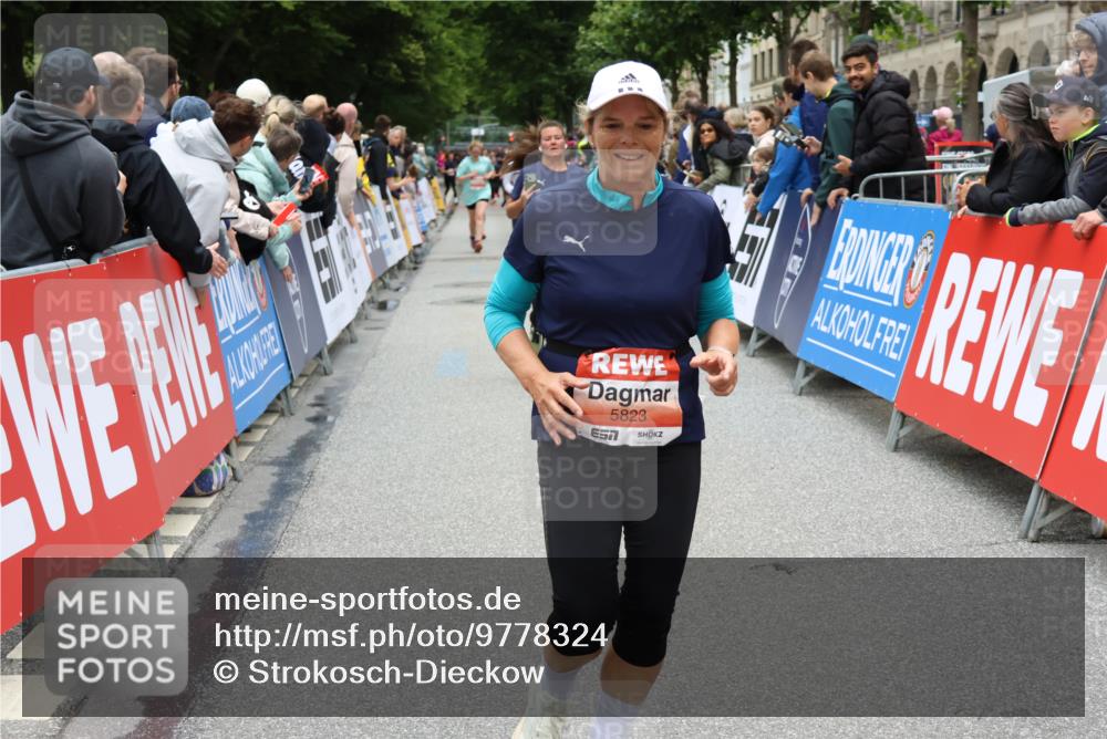 14.06.2026 - REWE Women's Run Strokosch-Dieckow http://msf.ph/oto/9778324 14.06.2026 11:03:44 Ziel 5137, 5167, 5297, 5356, 5454, 5823, 5885, 5914, 6009 meine-sportfotos.de