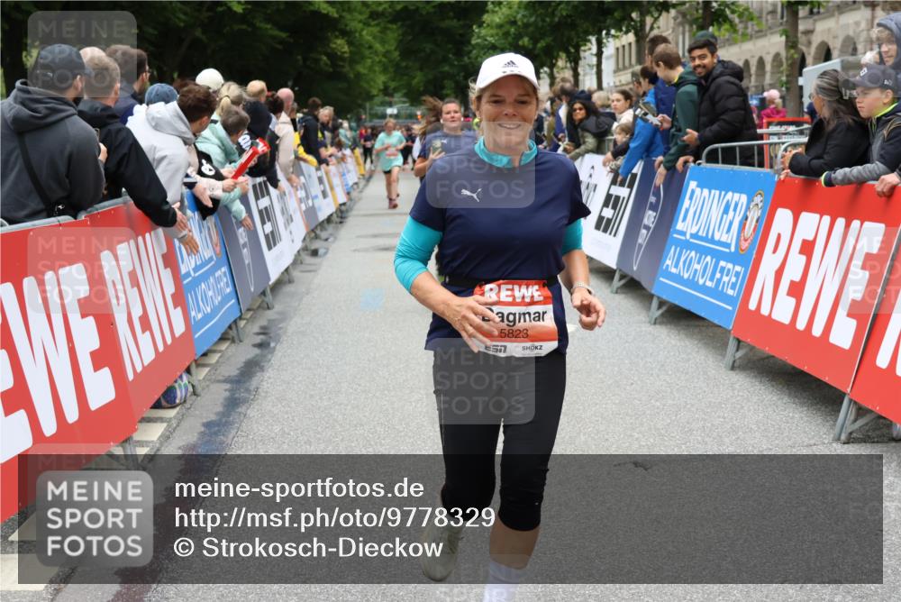 14.06.2026 - REWE Women's Run Strokosch-Dieckow http://msf.ph/oto/9778329 14.06.2026 11:03:44 Ziel 5137, 5167, 5297, 5356, 5454, 5823, 5885, 5914, 6009 meine-sportfotos.de