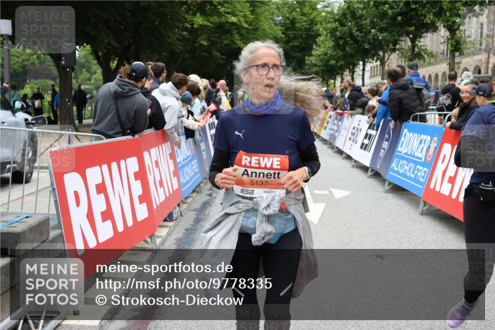 14.06.2026 - REWE Women's Run Strokosch-Dieckow http://msf.ph/oto/9778335 14.06.2026 11:03:41 Ziel 5137, 5167, 5356, 5454, 5566, 5623, 5823, 5835, 5885, 5914, 6009 meine-sportfotos.de
