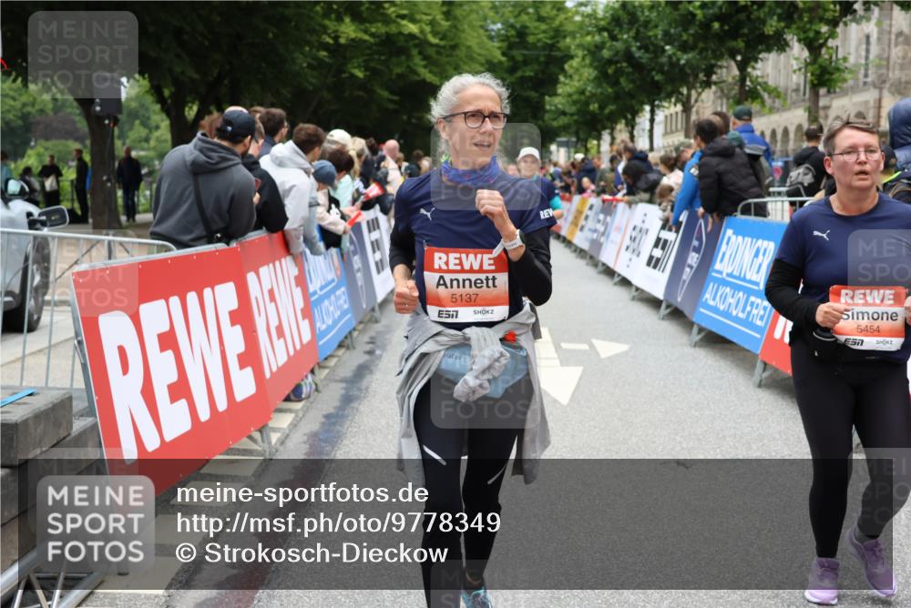 14.06.2026 - REWE Women's Run Strokosch-Dieckow http://msf.ph/oto/9778349 14.06.2026 11:03:41 Ziel 5137, 5167, 5356, 5454, 5566, 5623, 5823, 5835, 5885, 5914, 6009 meine-sportfotos.de