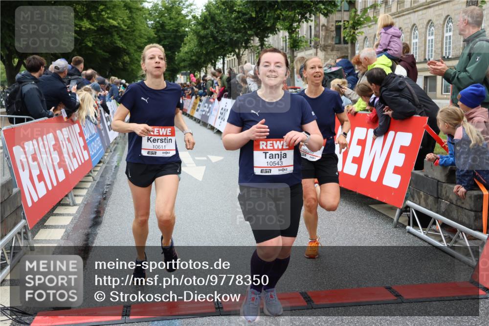 14.06.2026 - REWE Women's Run Strokosch-Dieckow http://msf.ph/oto/9778350 14.06.2026 09:57:19 Ziel 10131, 10287, 10385, 10463, 10543, 10611, 10835, 10926, 10976, 11016, 11183 meine-sportfotos.de