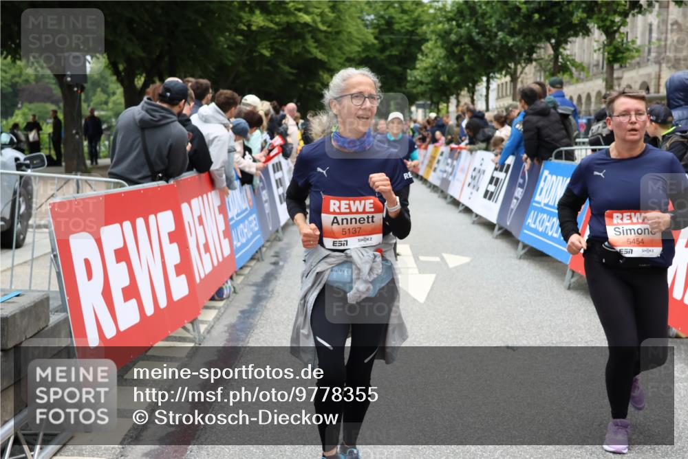 14.06.2026 - REWE Women's Run Strokosch-Dieckow http://msf.ph/oto/9778355 14.06.2026 11:03:41 Ziel 5137, 5167, 5356, 5454, 5566, 5623, 5823, 5835, 5885, 5914, 6009 meine-sportfotos.de