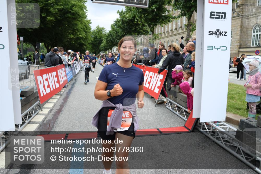 14.06.2026 - REWE Women's Run Strokosch-Dieckow http://msf.ph/oto/9778360 14.06.2026 11:03:39 Ziel 5137, 5167, 5356, 5454, 5566, 5623, 5835, 5885, 5914, 6009 meine-sportfotos.de