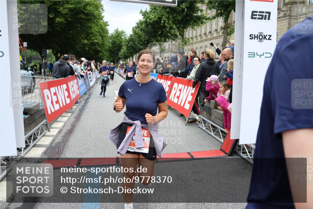 14.06.2026 - REWE Women's Run Strokosch-Dieckow http://msf.ph/oto/9778370 14.06.2026 11:03:39 Ziel 5137, 5167, 5356, 5454, 5566, 5623, 5835, 5885, 5914, 6009 meine-sportfotos.de