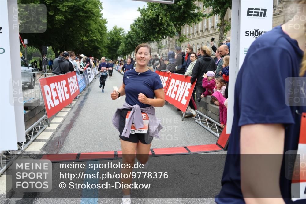 14.06.2026 - REWE Women's Run Strokosch-Dieckow http://msf.ph/oto/9778376 14.06.2026 11:03:39 Ziel 5137, 5167, 5356, 5454, 5566, 5623, 5835, 5885, 5914, 6009 meine-sportfotos.de