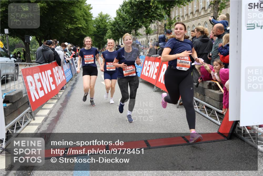 14.06.2026 - REWE Women's Run Strokosch-Dieckow http://msf.ph/oto/9778451 14.06.2026 11:03:36 Ziel 5167, 5356, 5566, 5623, 5835, 5885, 5914, 6009 meine-sportfotos.de