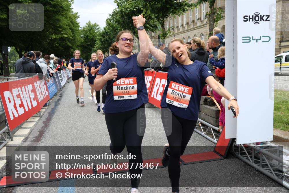 14.06.2026 - REWE Women's Run Strokosch-Dieckow http://msf.ph/oto/9778467 14.06.2026 11:03:35 Ziel 5167, 5356, 5566, 5623, 5835, 5866, 5885, 5914, 5988, 6009 meine-sportfotos.de