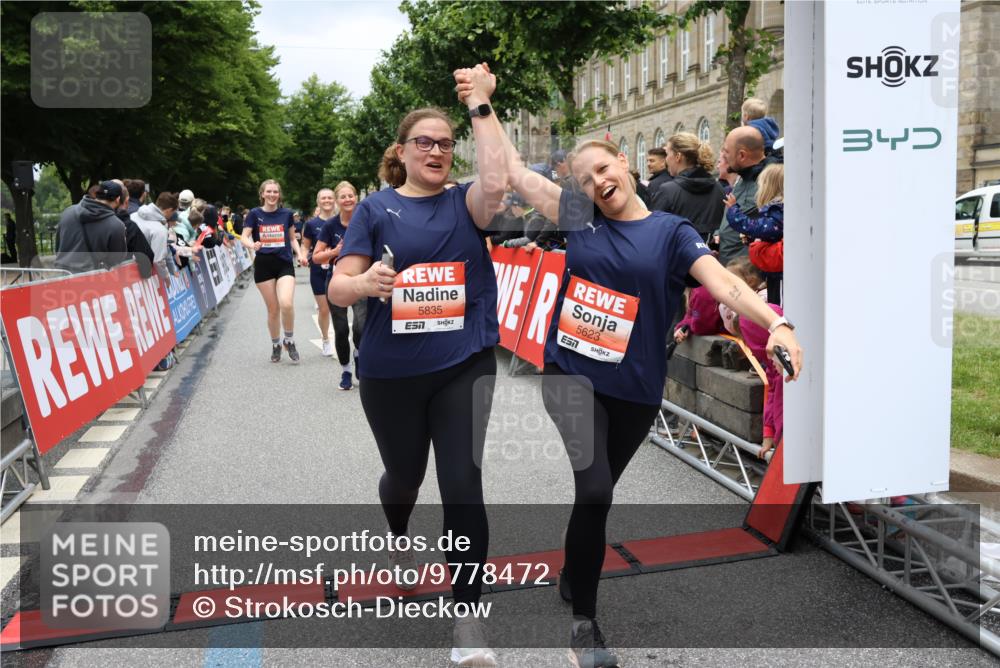 14.06.2026 - REWE Women's Run Strokosch-Dieckow http://msf.ph/oto/9778472 14.06.2026 11:03:35 Ziel 5167, 5356, 5566, 5623, 5835, 5866, 5885, 5914, 5988, 6009 meine-sportfotos.de