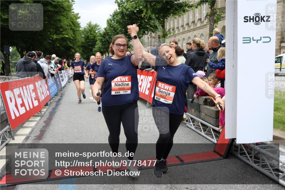 14.06.2026 - REWE Women's Run Strokosch-Dieckow http://msf.ph/oto/9778477 14.06.2026 11:03:35 Ziel 5167, 5356, 5566, 5623, 5835, 5866, 5885, 5914, 5988, 6009 meine-sportfotos.de