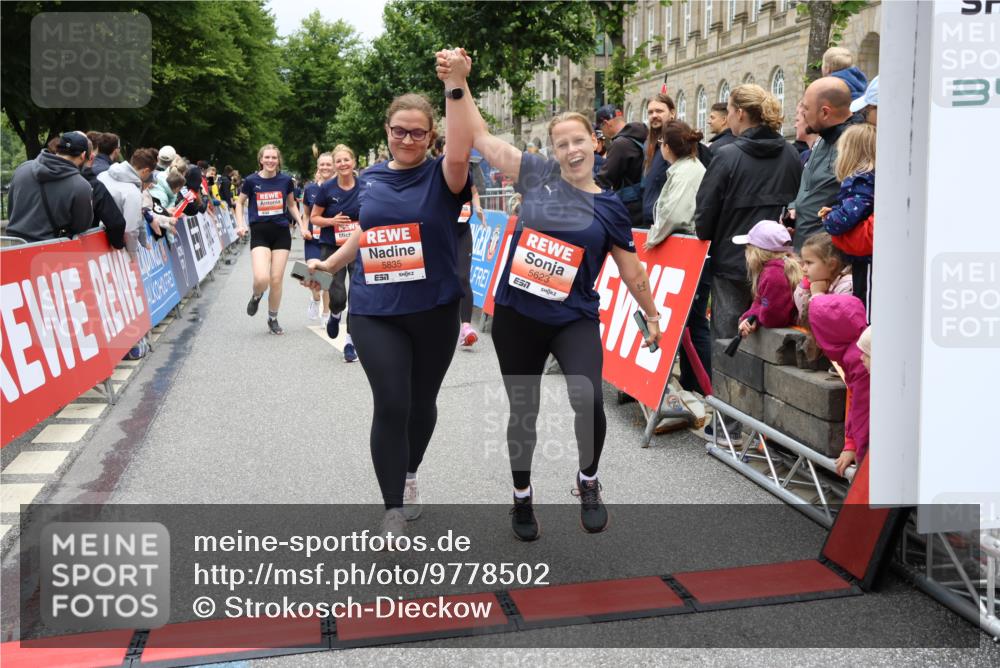 14.06.2026 - REWE Women's Run Strokosch-Dieckow http://msf.ph/oto/9778502 14.06.2026 11:03:35 Ziel 5167, 5356, 5566, 5623, 5835, 5866, 5885, 5914, 5988, 6009 meine-sportfotos.de