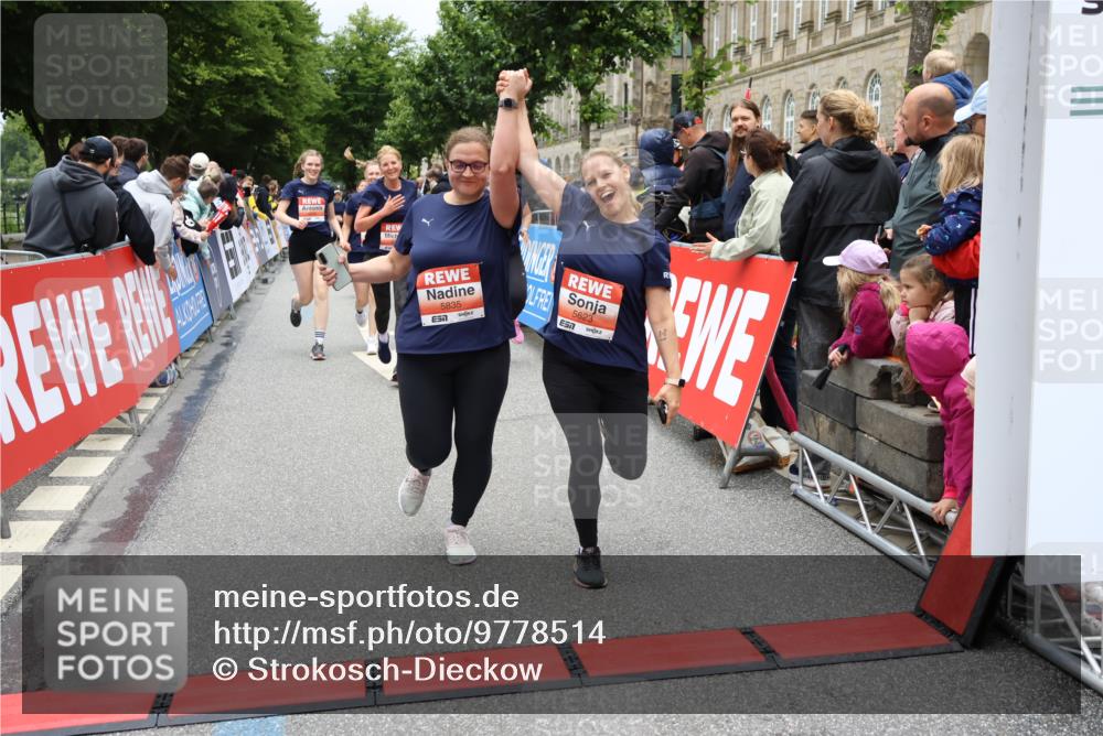 14.06.2026 - REWE Women's Run Strokosch-Dieckow http://msf.ph/oto/9778514 14.06.2026 11:03:35 Ziel 5167, 5356, 5566, 5623, 5835, 5866, 5885, 5914, 5988, 6009 meine-sportfotos.de