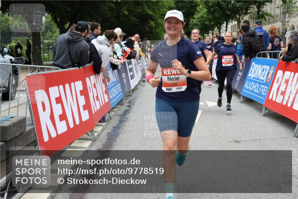14.06.2026 - REWE Women's Run Strokosch-Dieckow http://msf.ph/oto/9778519 14.06.2026 11:03:33 Ziel 5292, 5293, 5345, 5356, 5367, 5566, 5623, 5835, 5866, 5885, 5914, 5988, 6009 meine-sportfotos.de