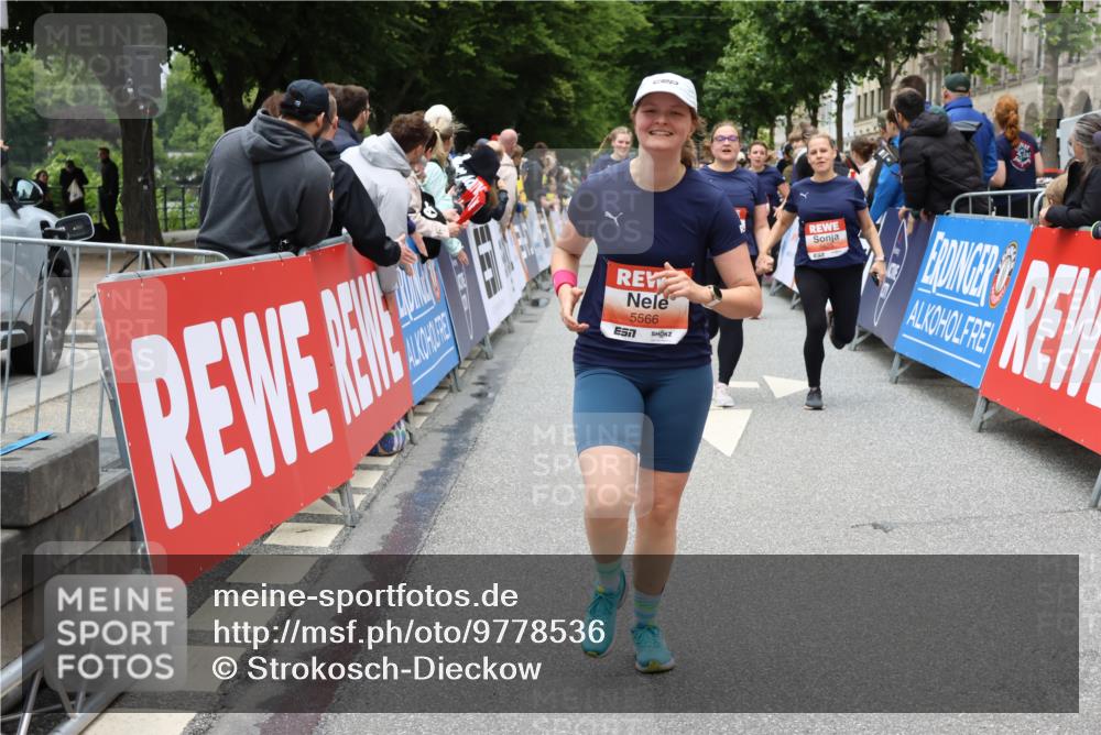 14.06.2026 - REWE Women's Run Strokosch-Dieckow http://msf.ph/oto/9778536 14.06.2026 11:03:32 Ziel 5292, 5293, 5345, 5356, 5367, 5566, 5623, 5835, 5866, 5914, 5988 meine-sportfotos.de