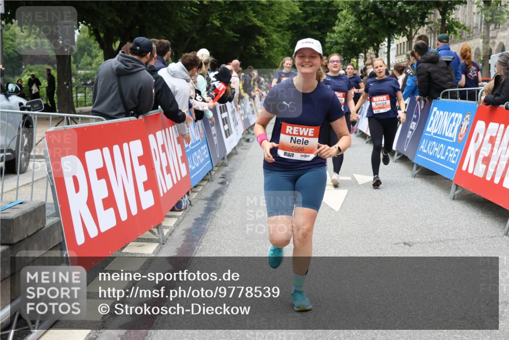 14.06.2026 - REWE Women's Run Strokosch-Dieckow http://msf.ph/oto/9778539 14.06.2026 11:03:32 Ziel 5292, 5293, 5345, 5356, 5367, 5566, 5623, 5835, 5866, 5914, 5988 meine-sportfotos.de