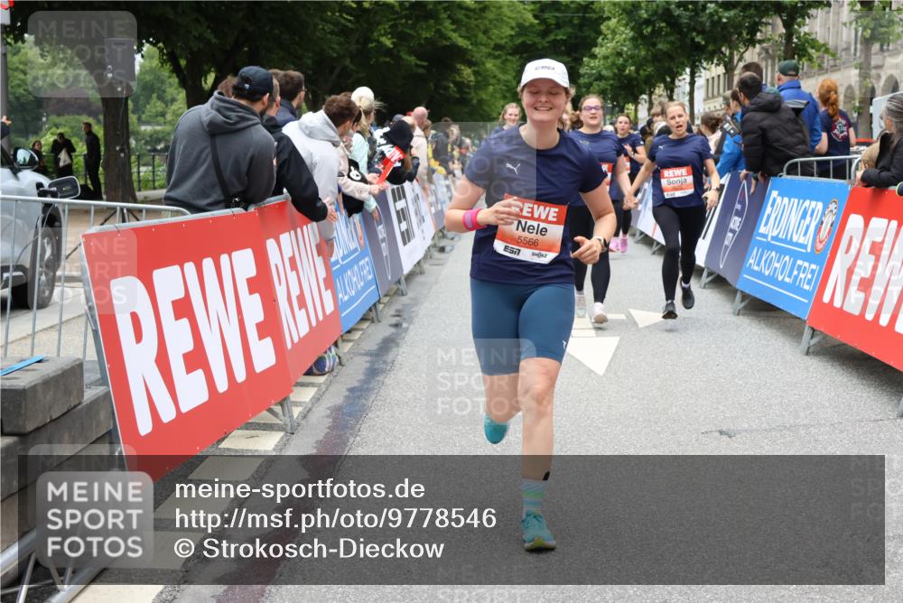 14.06.2026 - REWE Women's Run Strokosch-Dieckow http://msf.ph/oto/9778546 14.06.2026 11:03:32 Ziel 5292, 5293, 5345, 5356, 5367, 5566, 5623, 5835, 5866, 5914, 5988 meine-sportfotos.de