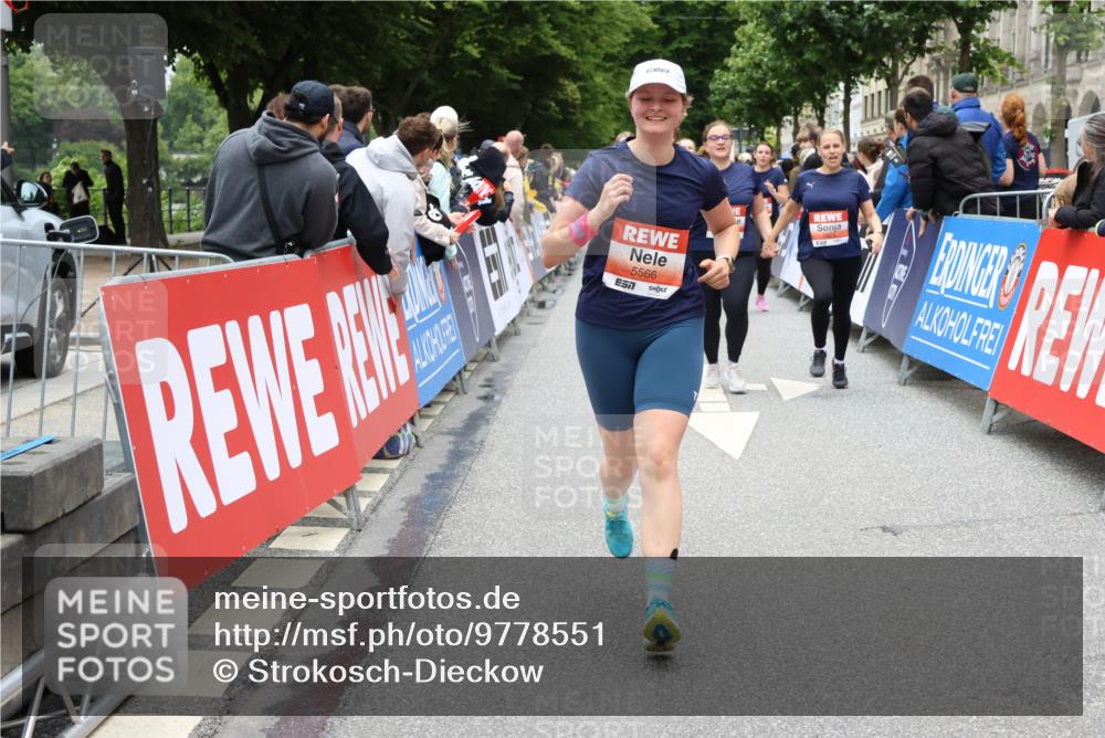 14.06.2026 - REWE Women's Run Strokosch-Dieckow http://msf.ph/oto/9778551 14.06.2026 11:03:32 Ziel 5292, 5293, 5345, 5356, 5367, 5566, 5623, 5835, 5866, 5914, 5988 meine-sportfotos.de