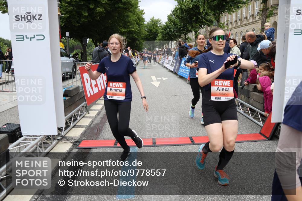 14.06.2026 - REWE Women's Run Strokosch-Dieckow http://msf.ph/oto/9778557 14.06.2026 11:03:27 Ziel 5292, 5293, 5345, 5367, 5449, 5460, 5736, 5783, 5784, 5813, 5866, 5957, 5983, 5988 meine-sportfotos.de