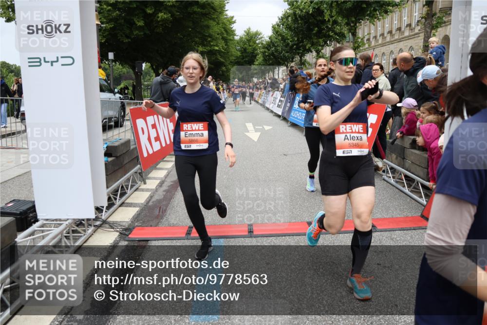 14.06.2026 - REWE Women's Run Strokosch-Dieckow http://msf.ph/oto/9778563 14.06.2026 11:03:27 Ziel 5292, 5293, 5345, 5367, 5449, 5460, 5736, 5783, 5784, 5813, 5866, 5957, 5983, 5988 meine-sportfotos.de