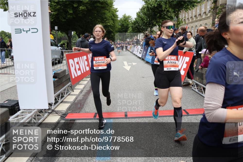 14.06.2026 - REWE Women's Run Strokosch-Dieckow http://msf.ph/oto/9778568 14.06.2026 11:03:27 Ziel 5292, 5293, 5345, 5367, 5449, 5460, 5736, 5783, 5784, 5813, 5866, 5957, 5983, 5988 meine-sportfotos.de