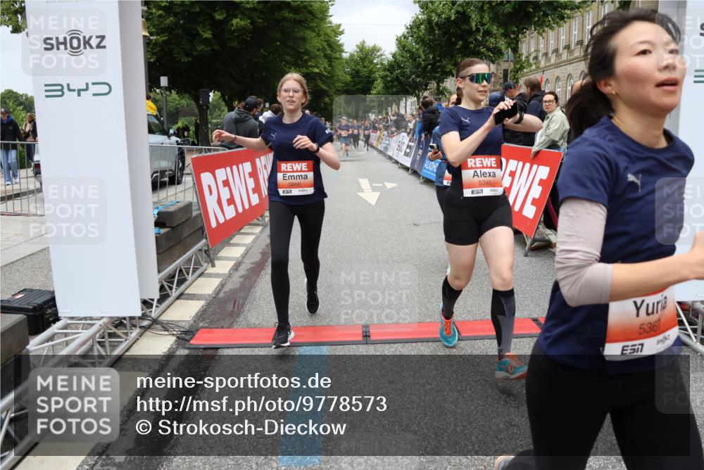 14.06.2026 - REWE Women's Run Strokosch-Dieckow http://msf.ph/oto/9778573 14.06.2026 11:03:27 Ziel 5292, 5293, 5345, 5367, 5449, 5460, 5736, 5783, 5784, 5813, 5866, 5957, 5983, 5988 meine-sportfotos.de