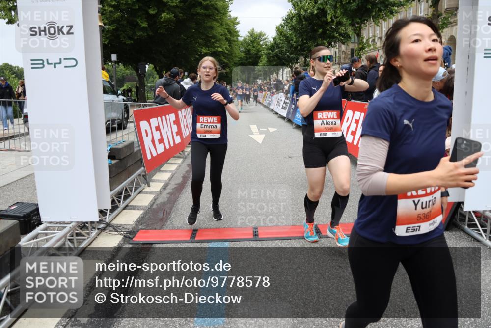 14.06.2026 - REWE Women's Run Strokosch-Dieckow http://msf.ph/oto/9778578 14.06.2026 11:03:27 Ziel 5292, 5293, 5345, 5367, 5449, 5460, 5736, 5783, 5784, 5813, 5866, 5957, 5983, 5988 meine-sportfotos.de
