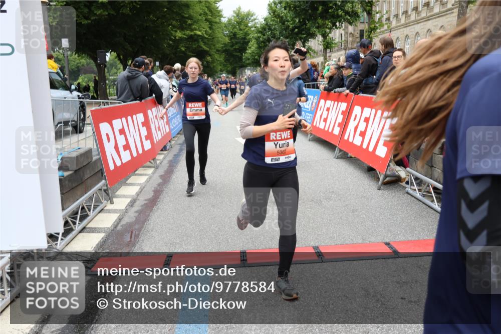 14.06.2026 - REWE Women's Run Strokosch-Dieckow http://msf.ph/oto/9778584 14.06.2026 11:03:26 Ziel 5292, 5293, 5345, 5367, 5449, 5460, 5557, 5736, 5750, 5751, 5783, 5784, 5813, 5866, 5957, 5983, 5988 meine-sportfotos.de